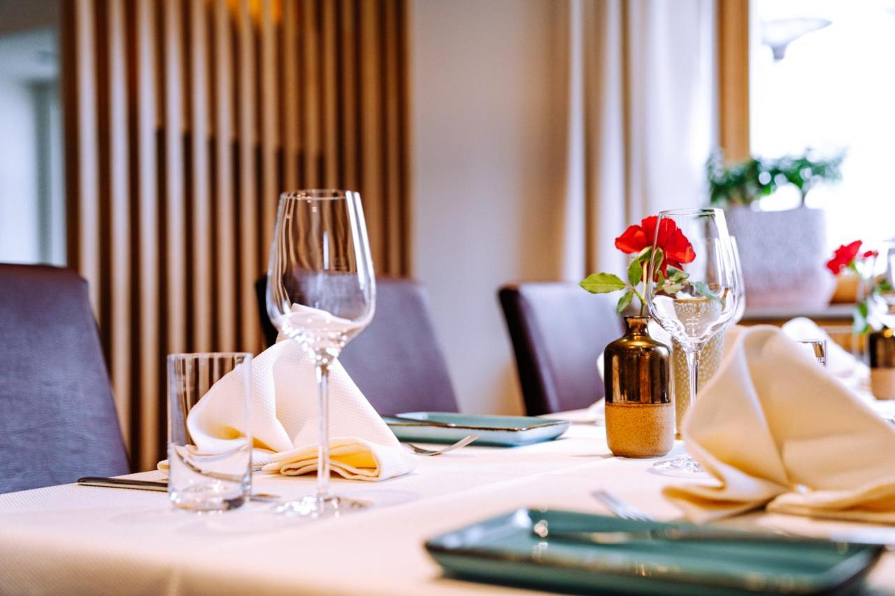Roussel - Hotel Restaurant Verbandsgemeinde Verbandsgemeinde Bernkastel-Kues Buitenkant foto